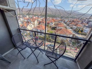 Couples Apartment with Jacuzzi - Near the Lake - 4