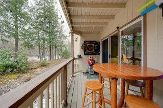 Riverfront Retreat with Deck 1 Mi to Loon Mtn! - 9