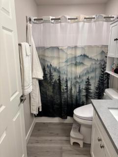 Water & Mountain Views - Family & Pet Friendly - 1