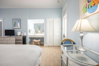 Deluxe Queen at the Curry Mansion - Parking & Heated Pool! - 7