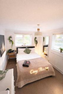 Cosy Bee Freemantle Solent Lodge Stylish Self Catering Smart Lock Close to City Centre Easy Access to Fawley - Southampton - 1