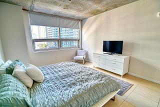 Perfect Downtown Stay w Balcony - 9