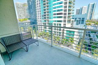 Perfect Downtown Stay w Balcony - 7