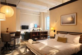 Westown Studio Apt Near Fiserv, Baird, and Theater District - 0