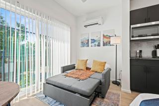 Cozy Arts District Stay Gym, Games and Yoga - 4