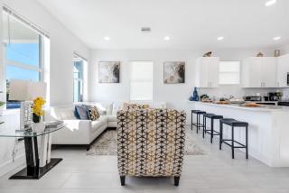 Comfortable Brand-New Home - 9