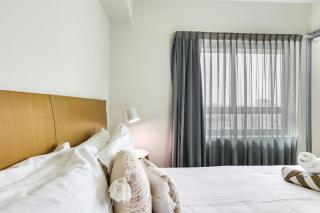 10th floor Superior Suite with King Bed - 3