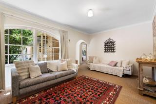 Toorak Escape - Serene Stay near Burnside Village - 4