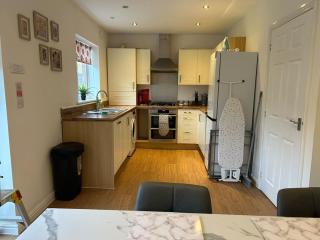 Stadium View House Work Stays Welcome, Free Parking - 6