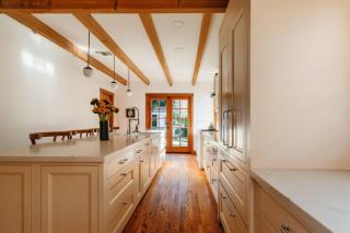 NEW Craftsman Bungalow Guest House and Fruit Trees - 2