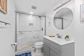 Oceanfront Beach Condo, Pool, Gym, Fishing Surfing - 0