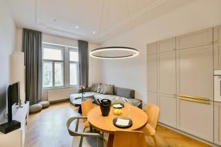 Elegant Garden Apartment near Main Station - 6