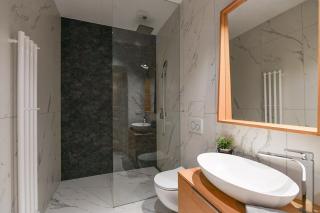 Elegant Garden Apartment near Main Station - 3