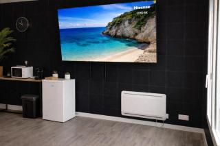 Suite Cinéma #5#- Jacuzzi & projecteur-self check-in - 8