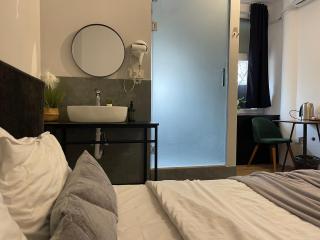 Mickitos Square Rooms and Apartments - 6