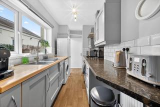 Stylish 2 bedroom house in Roath with Private Patio! - 3