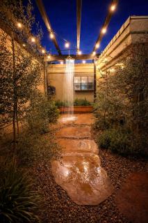 The Hideaway - Rain Shower Oasis & Desert Soak Spa - 9