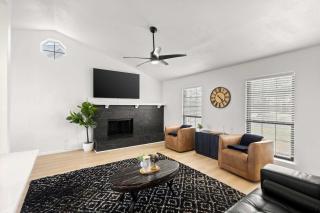 Heart of Grand Prairie - 3BD with Pool Patio BBQ - 4