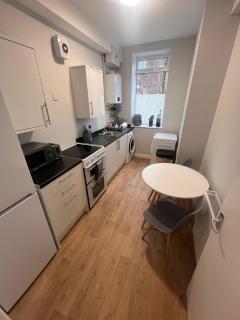 2 Bed Ground Floor Apt - outdoor access in Strood F2 - 8