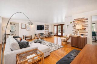 Private Riverside Retreat - 8