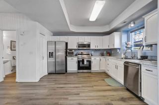 Cozy 2BR Home Workspace Sleeps 4 Downtown - 7
