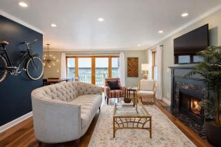 River Drive Retreat - Family Neighborhood sleeps 10 - 0