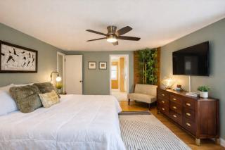 River Drive Retreat - Family Neighborhood sleeps 10 - 3