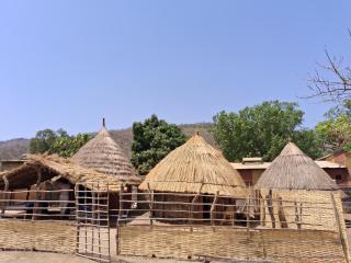 Cases traditionnelles en pays Bassari - 0