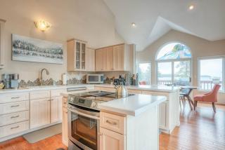 Lakefront Estate w Private Beach on Flathead Lake - 0