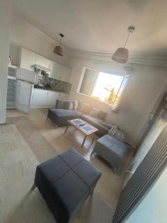 Cosy Apartment with Terrace, BBQ & Open View - 7