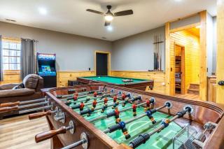 Game Room & Hot Tub with Mountain Views - 8