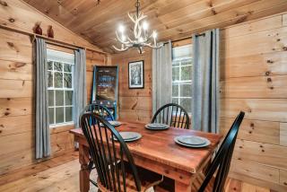 Hot Tub and Dog Friendly 4 Miles to Cades Cove - 4