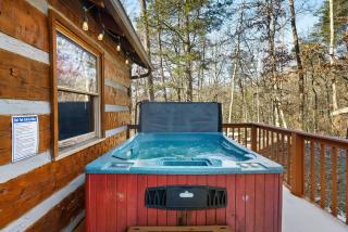 Log Cabin, Private Hot Tub, BBQ, Smoky Mountains - 5
