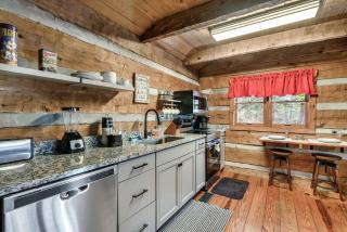 Log Cabin, Private Hot Tub, BBQ, Smoky Mountains - 7