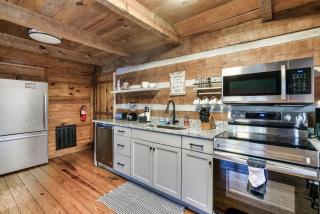 Log Cabin, Private Hot Tub, BBQ, Smoky Mountains - 2