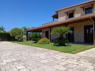 Villa Lantana Apartments - 9