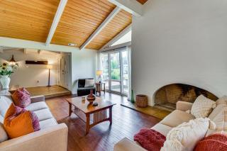 5 Mi to Fresno State Family Gem with Backyard Oasis - 8