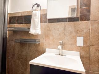 The Acorn - 5 min to Downtown - Warm and Welcoming Place in Ogden - 9