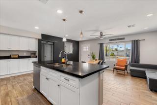 Modern Midtown Home-Unit A - 5