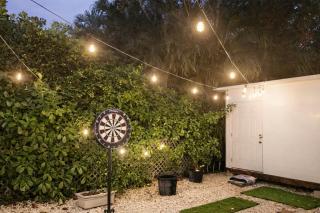 Tropical Garden Tiny House Miami - Bathroom and kitchen in Main House - 6