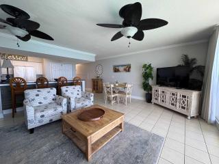 Oceanfront 23rd floor Condo Pools Gym Wifi - 8