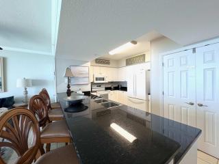 Oceanfront 23rd floor Condo Pools Gym Wifi - 1