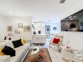 Spacious beach gem Perfect for groups and couples - 1