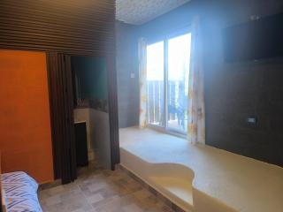 Private Room with Bathroom at Lily's Home - 4