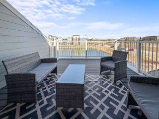 Furnished 4BR Townhome Pickleball Court & Garage - 6