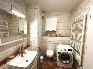 Designer Apt near Old Town with AC, Private Parking, Loggia - 1