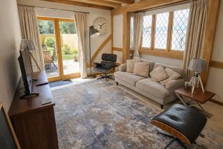Virginia Water Detached House Gated - 7