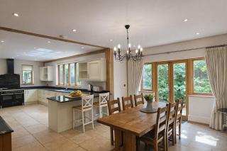 Virginia Water Detached House Gated - 6