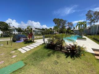 Casa em condomínio a 200m da praia em Arraial D'ajuda, com 3 suites, sala climatizada, área gourmet privativa, Internet 300MBPS, condomínio com piscinas adulto e infantil, sauna, quadra de beach tenis e portaria 24hrs. - 9