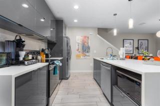 Kid-Approved Stay Pool, Parks & Themed Rooms! - 8